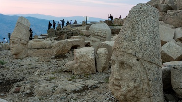 Nemrut Dağı Ziyaretçi Akınına Uğruyor