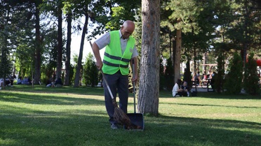 Temizlik Görevlisi Türkülerle Mest Etti
