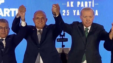 3 milletvekili daha AK Parti'ye katıldı! Rozetlerini Cumhurbaşkanı Erdoğan bizzat taktı