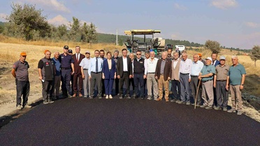 Bilecik'te Grup Köy Yolu'na Sıcak Asfalt
