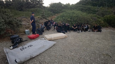 Çeşme'de 16 Düzensiz Göçmen Yakalandı