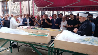 Görele'de selde kaybolan anne ve iki kızı toprağa verildi
