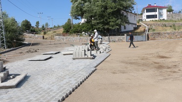 Karlıova'da Parke Taşı Döşeme Çalışmaları Başladı