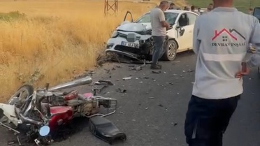 Mardin'de feci kaza: Otomobille çarpışan motosikletteki 2 kişi hayatını kaybetti