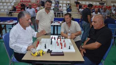 Muş'ta 1. Uluslararası Dama Turnuvası Başladı