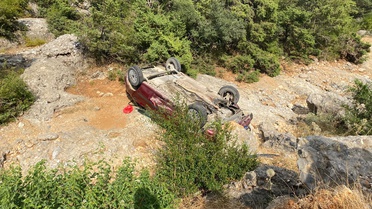 Feke'de Otomobil Devrildi: 2 Yaralı