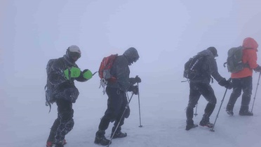 Ağrı Dağı’na tırmanan dağcılar Ağustos ayında kar fırtınasına yakalandı