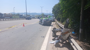 Minibüse Çarpan Otomobilin Sürücüsü Hayatını Kaybetti