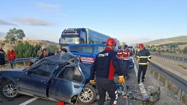 Hurdaya dönen araçta anne ve 7 yaşındaki oğlu hayatını kaybetti