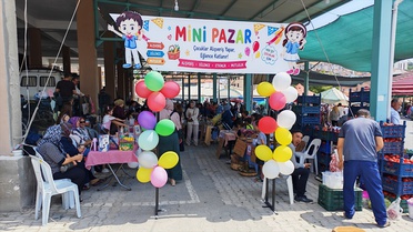 Demirci'de Çocuklardan Mini Pazar
