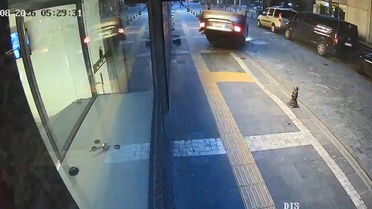 Akçaabat'ta Minibüse Çarpan Otomobil Takla Attı