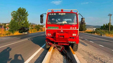 Sındırgı'da Orman Aracıyla Otomobil Çarpıştı: 1 Ölü