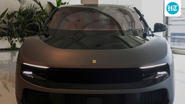 Ferrari'nin Elektrikli Aracı Rekor Fiyata Satıldı