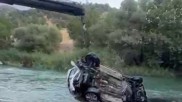 Gölbaşı'nda Otomobil Göksu Çayı'na Düştü
