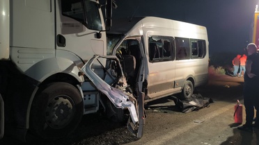 Hatay'da İşçi Servisi Tırla Çarpıştı: 1 Ölü, 15 Yaralı