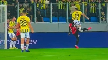 Trio'dan Fenerbahçe'nin penaltı beklediği pozisyonlar için olay yorum