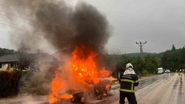 Niksar'da Yanan Otomobilden Patlama