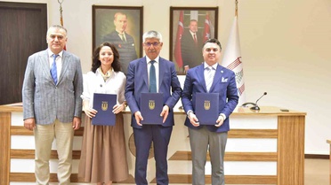 'Mahalleden Kliniğe Gülüş Yolculuğu' projesi için üçlü iş birliği