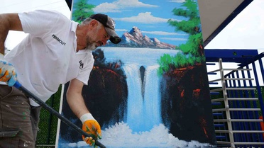 Kocaeli’nin 'Bob Ross'u sokakları renklendiriyor