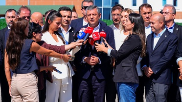 Özgür Özel: İmamoğlu Davasında Savunma Hakkı Kısıtlanıyor