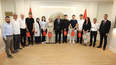 Düzce Valisi'nden Başarılı Öğrencilere Tebrik