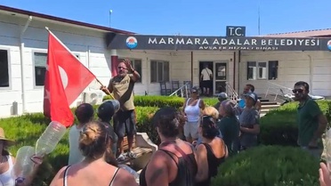 Avşa’da su protestosu: 'Konser değil, su istiyoruz'