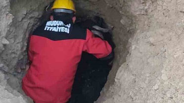 Bolu’da çukurda mahsur kalan keçiyi itfaiye ekipleri kurtardı