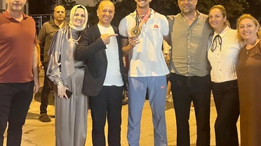 İsmail Nezir Bronz Madalyayla Döndü