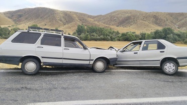Sivas'ta Trafik Kazası: 4 Yaralı