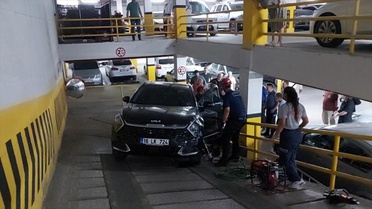 Balıkesir'de SUV Aracın Çarptığı Genç Yaralandı