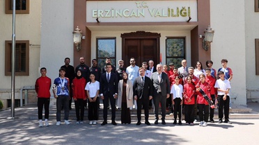 Vali Aydoğdu, Sporcuları Kutladı