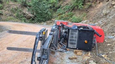 Forklift Devrildi, Sürücü Yaralandı