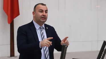YENİ Parti İzmir Milletvekili Arslan: 'CHP’li meclis üyesinin seçimin hemen ardından AKP ilçe binasında ne işi var?'