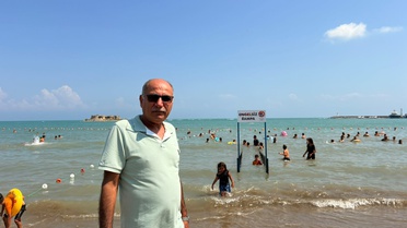 Yumurtalık’ta mavi bayrak yenilendi, engelsiz plaj dönemi başladı