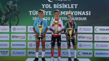Akhisar'ın Bisiklet Başarısı: İki Türkiye Şampiyonu