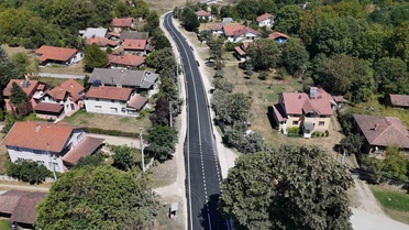 Düzce’de gece gündüz asfalt seriliyor