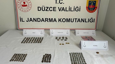 Düzce'de tarihi eser operasyonu: 196 sikke ele geçirildi