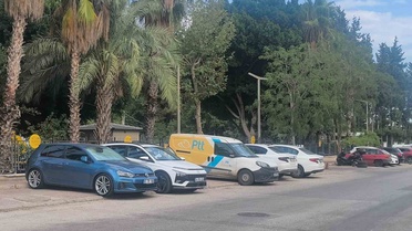 PTT Araçları Kaldırımı İşgal Etti