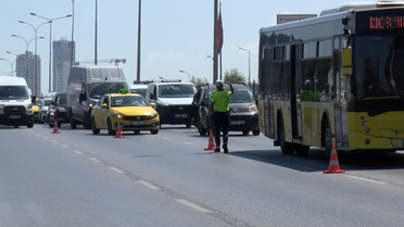 Kartal'da Fayans Yüklü Kamyonet Yangını