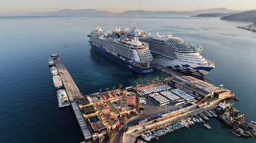 Kruvaziyerlerle Kuşadası'na 8.200 Turist Geldi