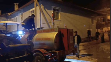 Muhtarın erken müdahalesi yangının büyümesini önledi