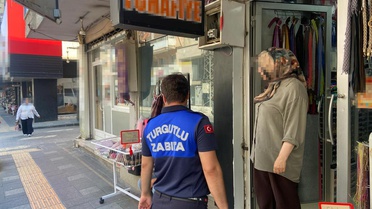 Turgutlu zabıtasından ve İlçe Emniyet Müdürlüğü ekiplerinden kaldırım işgali denetimi