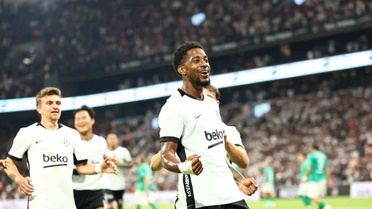 Beşiktaş, Zalgiris'i 2-0 Geçiyor
