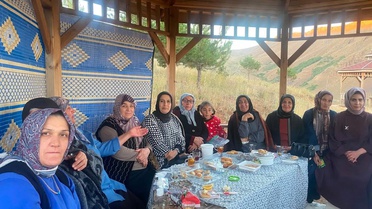 AK Parti Erzincan Kadın Kolları Otlukbeli’nde kadınlarla buluştu