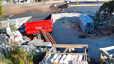 Antalya'da Takla Atan Araçta 2 Yaralı