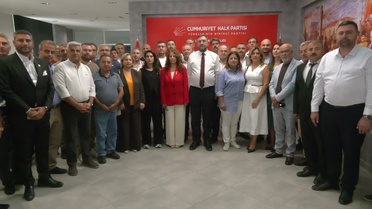 CHP İzmir’de ilk toplantı: Gümrükçü 30 ilçe başkanıyla bir araya geldi