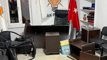 Emet'te AK Parti binasına saldırı: Zanlı ev hapsine alındı
