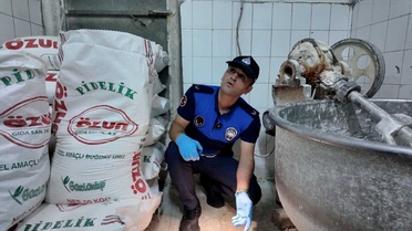 Sofralara gelecekti! Her yeri böcek saran fırın sahibinden çileden çıkaran sözler