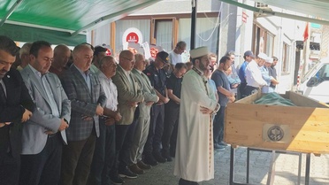 Sel felaketi öğretmeni aldı