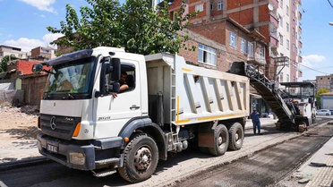 Bağlar’da 5 cadde sıcak asfaltla yenileniyor
